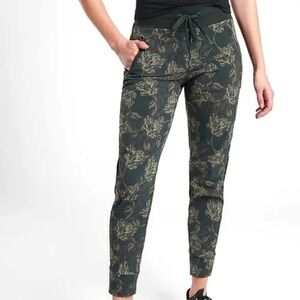 Athleta Women's Trekkie North Printed Joggers Green Floral